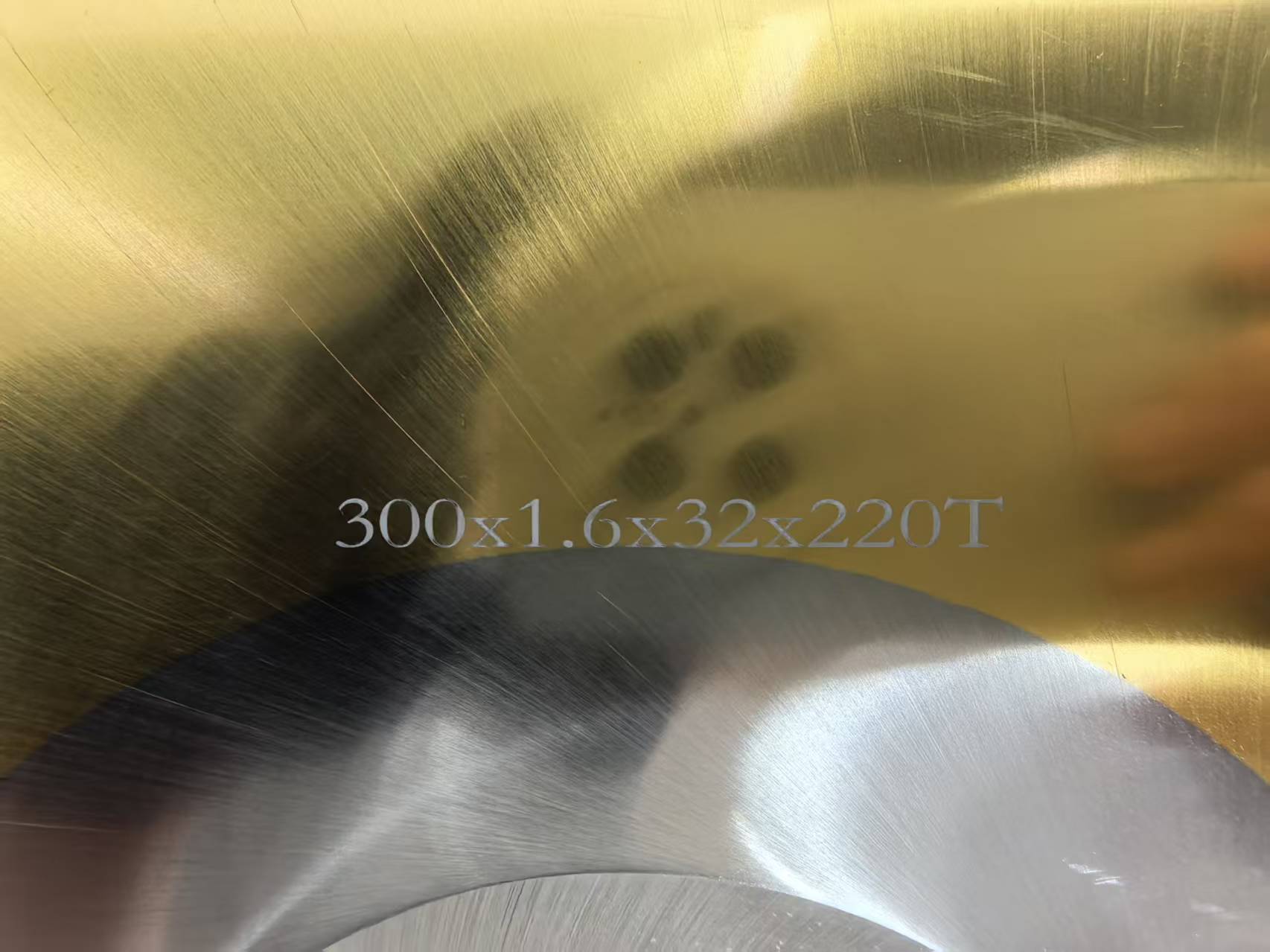 M42高速钢锯片 300×1.6×32×220T (4) M42 صفائح معدنية 300×1.6×32×220T (4)