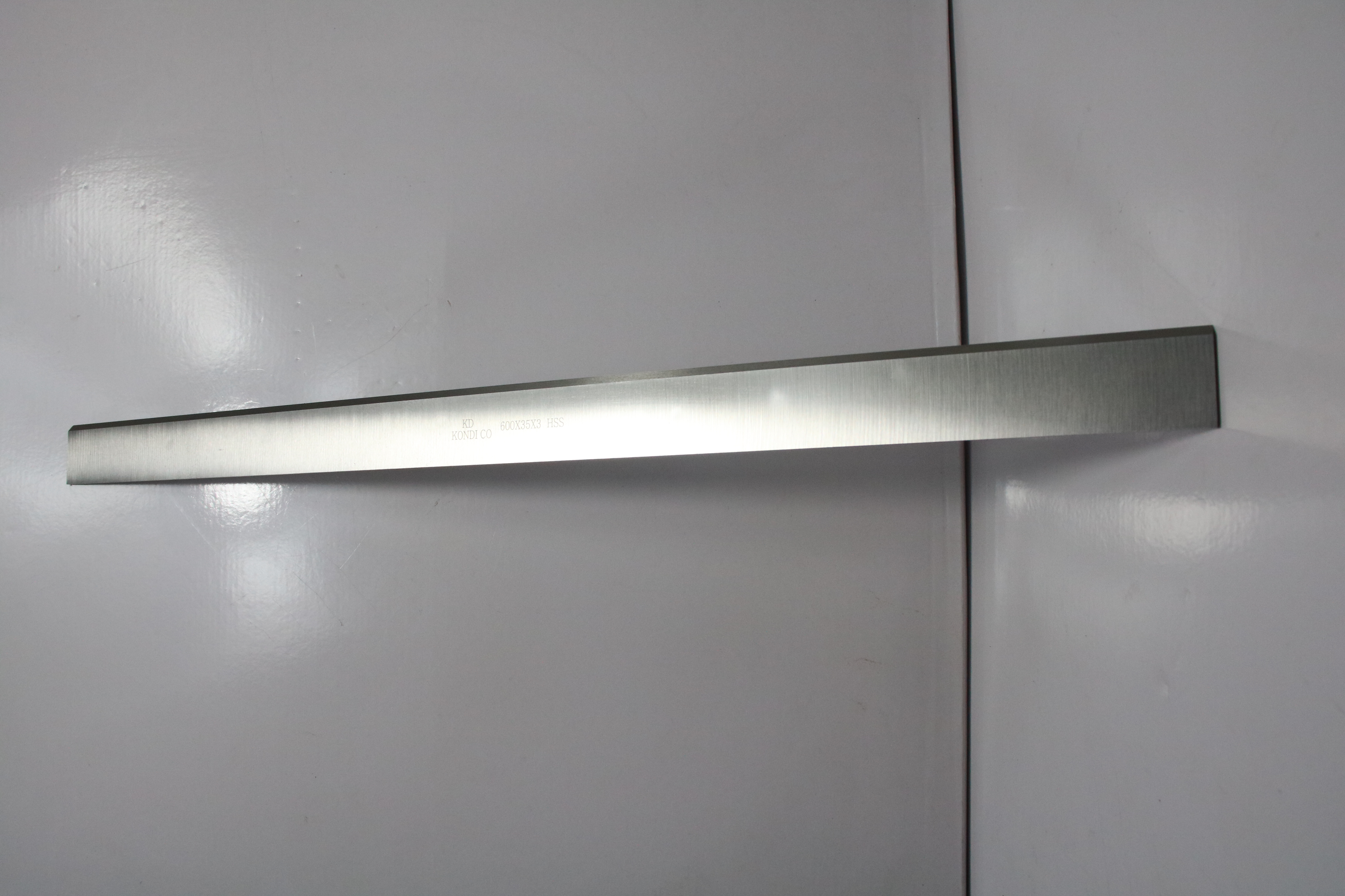 High-Speed Steel (HSS) Planer Blades شفرات المسوي الفولاذية عالية السرعة (HSS).