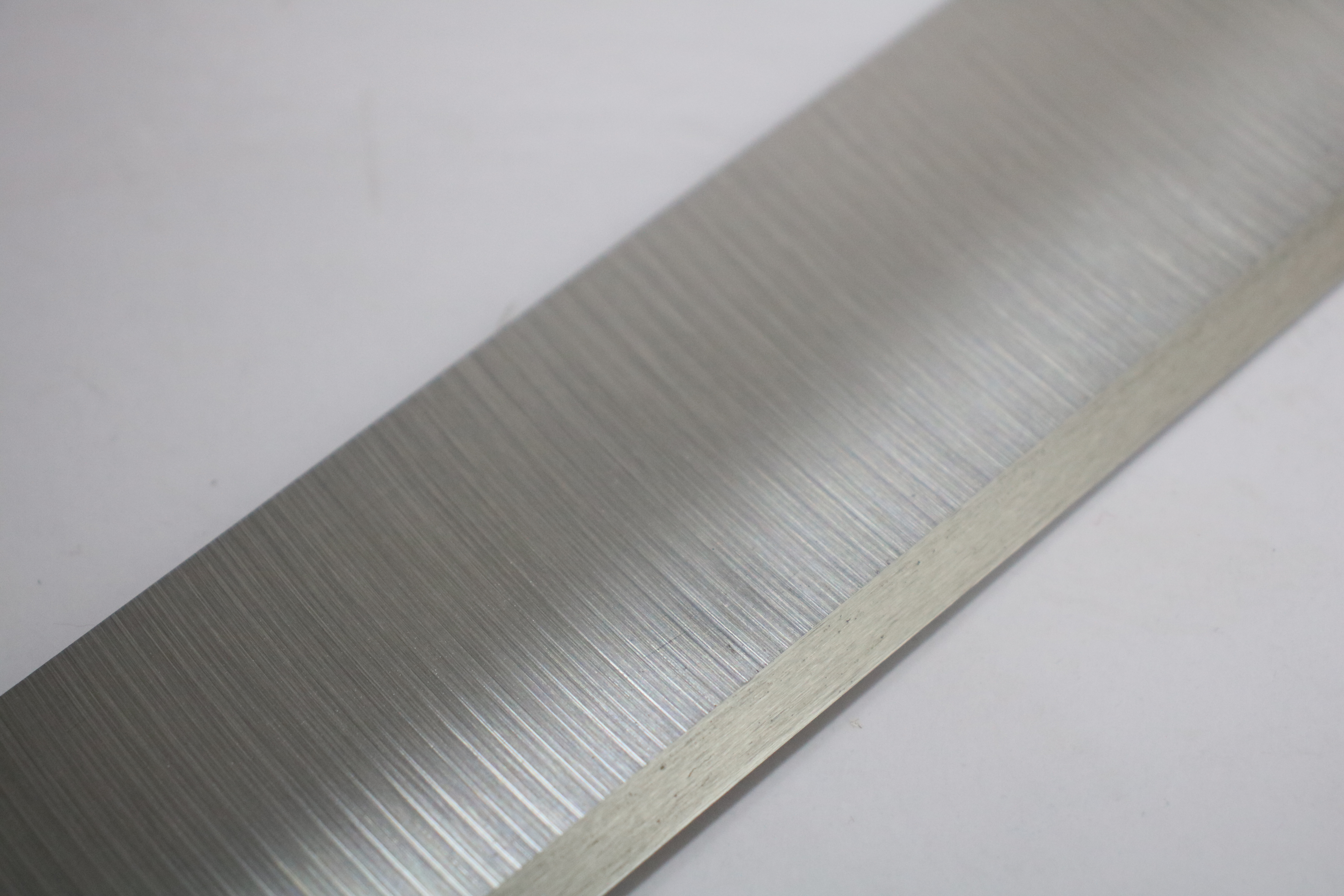 High-Speed Steel (HSS) Planer Blades شفرات المسوي الفولاذية عالية السرعة (HSS).